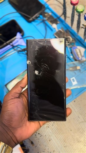 Phone_repair/ SAMSUNG/IPHONE/SMARTWATCHES/IPAD/TABLET on Instagram: "Haijalishi uko wapi 📍 Mteja wetu ametoka mkoani na kufunga safari kuja Dar kwa ajili ya kutengeneza Samsung S22 Ultra yake 📱 Kioo kikiwa kimepasuka, sisi tunarekebisha kwa ubora na umakini wa hali ya juu 🔧✨ Just kufuatilia kazi zetu, mteja alipenda huduma na matokeo yakajieleza 💯 📍 Tuko Mwenge,Near Police Post 📞 0687085963"