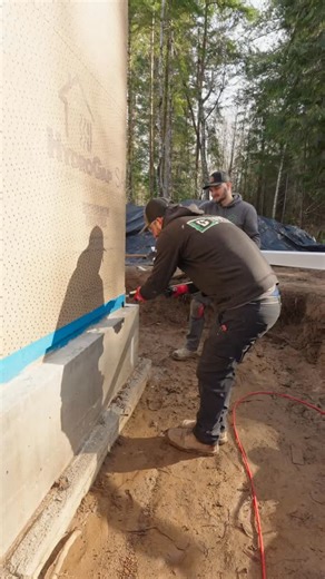 Prepping our brick ledge This feels slightly redundant, but better to over build it. On this project we built in a brick ledge around our entire stem wall. We used the @benjaminobdyke Hydrogap SA for our wrb (this is quickly becoming our new standard). Because of the weather, we had trouble doing our normal foundation to framing taping detail. We switched over to the benjamin obdyke liquid flash, and it worked great! The galvanized drip edge is being wet set and then will be taped to the wrb. If