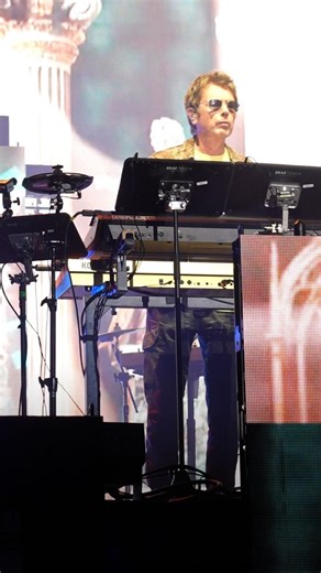 🎵 Pour sa première apparition aux Francofolies, le pape de la musique électronique Jean-Michel Jarre a impressionné la foule avec un show inédit. | Paris Match