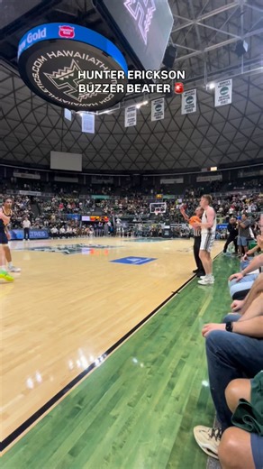 🤯 #HawaiiMBB walks off UC Irvine, 67-66! Hunter Erickson wins it at the death for ‘Bows, who snap 4-game losing streak to Anteaters in potential Game of the Year in the Big West. Three players finish in double figures for UH, led by Big Fish’s 15 points. | Hawai'i Sports Radio Network