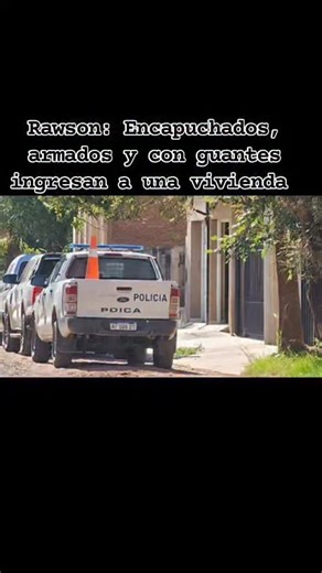 La Razon de Chivilcoy on Instagram: "🚨 Inseguridad en Rawson 🚨 La familia Contigiani, de calle Carlos Pellegrini, vivió un momento de miedo 😱. Tres delincuentes armados y encapuchados ingresaron a su casa 🏠 y amenazaron al hijo con armas 🔫. No se llevaron nada y escaparon en un Toyota Etios gris plata 🚗💨, incluso intentando atropellarlo 😨. La policía ya investiga 👮‍♂️ y aún no hubo detenciones. #Rawson #Inseguridad #FamiliaContigiani #AlertaVecinal #ViolenciaEnCasa"