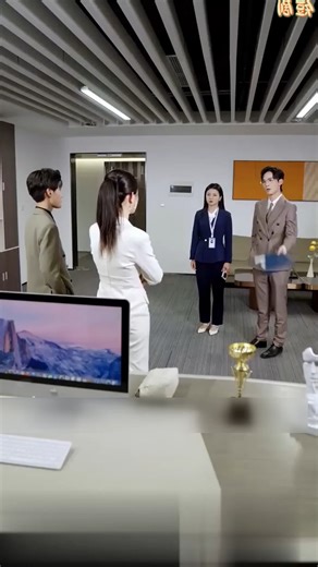 Habang Lahat ay Nagtuturo sa Kanya, CEO ang Tahimik na Nagprotekta | Bim Bim Review