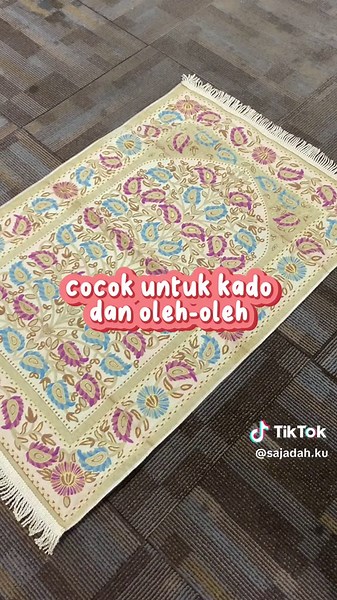 Sajadah Cantik dan Berkualitas dengan Motif Menarik