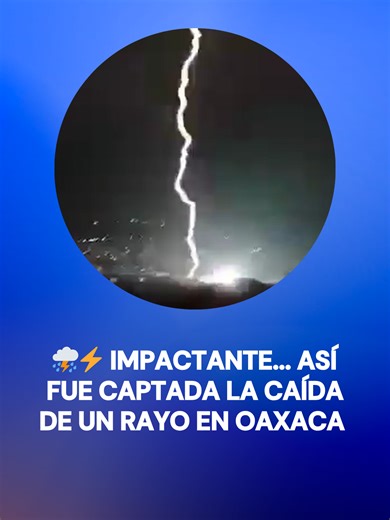 ⛈️⚡ Así fue captado el momento exacto en el que un rayo cayó en pleno centro de Oaxaca tras la fuerte tormenta eléctrica de esta noche #videoviraltiktok #lovientiktok #tiktokinforma #tiktokmehizover