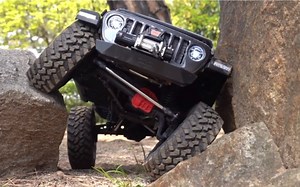 SCX10三代 攀爬性能展示