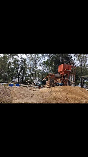 Processing some wash in the plant from the previous clean up downstairs. Wash it all then see how we go! #sapphire #Gemstones #gemfields #qld #australia #gemhunter #mining | Saxony Sapphires
