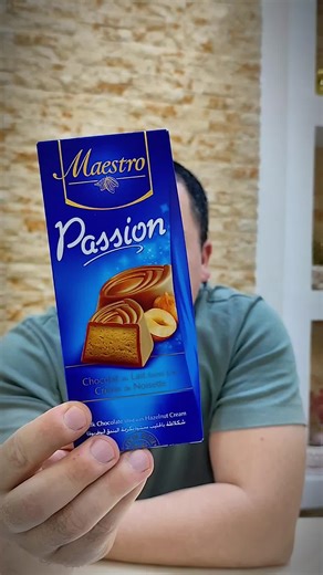 تذوق و رأيي الشخصي في منتج شركة سعيدة، مايسترو بايشون، شوكولاطة بالحليب محشوة بكريمة البندق، حبات صغيرة بذوق جميل لكن السكر موجود كذلك، وكمية معتبرة من الدهون المشبعة. maestro passion #ilyestester