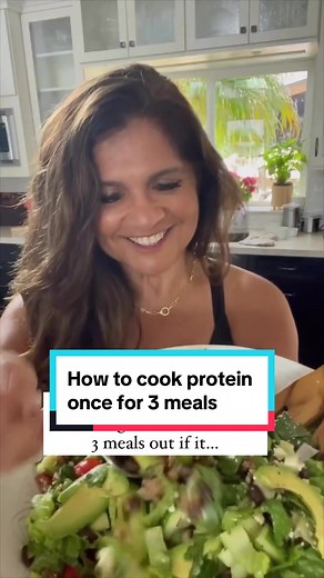 Do you want low carb success? This hack will save you hours in the kitchen each week. Pick one day to batch cook your protein. Batch cooking your protein ahead and storing in an airtight container in the fridge is a huge tool for success. This way, all you’re doing at each meal is reheating your protein & adding a side veggie. This is a game changer when it comes to meals during the week. You’re busy, right? Take the time to save yourself xtra time. The ground turkey in this video was cooked wit