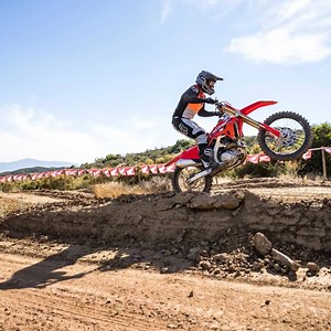 234K views · 2.1K reactions | Honda's all-new CRF450R motocross machine is completely revamped for the 2021 season. Explore what makes it Honda's leading MX weapon for the upcoming season. | Cycle News | Facebook