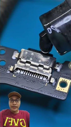 How to replace a phone charging port #smartphone #deadphone #smartphone #viral #tips #howto #tuto...