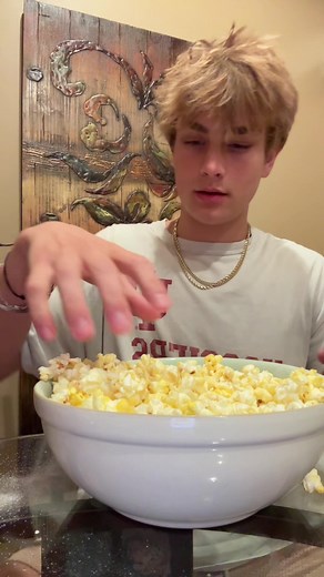 Delicious Popcorn Recipes with White Cheddar and Hot Cheese Powder