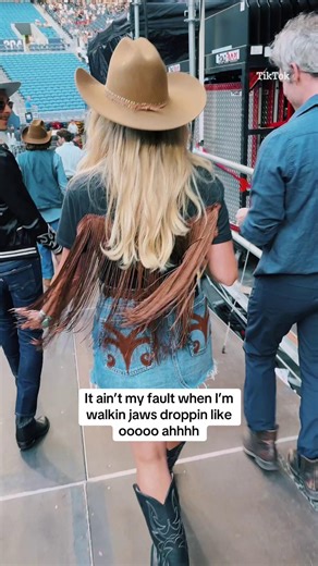 Miranda Lambert responds to flashing fans at show with cheeky video | The US Sun - Entertainment