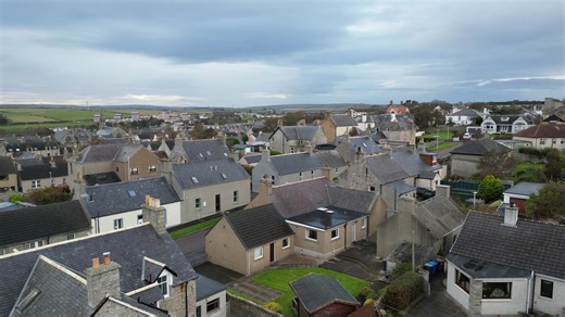 😊NEW ON THE MARKET 😊 19 Castle Street, Thurso Offers over £215,000 https://www.pollardproperty.co.uk/properties-for-sale/property/12768932-castle-street-thurso A deceptively spacious, detached 3 bedroom traditional stone bungalow located in the heart of Thurso. This charming home features an integral garage, off-road parking, a large stone bothy, and a secure, private garden complete with a summer house. Nestled on a quiet road yet just moments from local amenities, this property offers the pe
