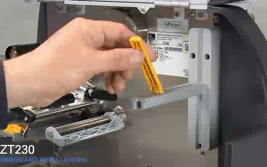 ZT230 色带和介质安装