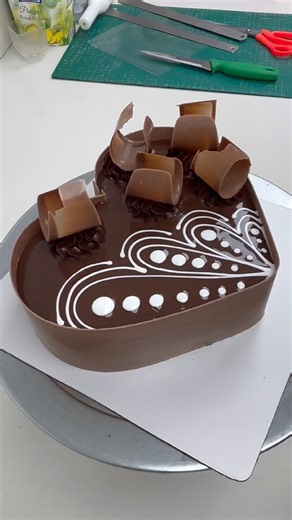 Beautiful chocolate heart shape cake decorating ideas #heartcake #chocholateheart #birthdaycake