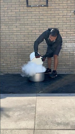 💨 Crazy fog effect with dry ice + water! 🌫️