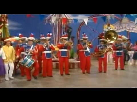 Lawrence Welk Show - Carnival and Circus Songs from 1981 - Rose Weiss is interviewed