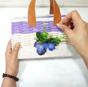 Wallet Friendly DIY Project with Small Cardboard Box #diy #handmade #crafts #recycling | 𝓜𝓲𝓼𝓼𝓭𝓮𝓫𝓫𝓲𝓮𝓓𝓲𝔂