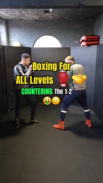 I'll NEVER give up 🫡 Boxing For ALL Levels 🥊🤝 COUNTERING The 1-2 🤑😌 In this pad sequence, we develop our ability to control and counter our opponents' strikes ! By first framing the jab and then smothering the cross, leaving your opponent vulnerable and susceptible to some counter strikes. We gain the space back with a subtle shunt (when you're 90kg , it happens easily 😉) Then, hit them with a rear uppercut, lead hook . Combo breakdown 👇 Frame , Smother , Push (to create distance) 6-3 Sav