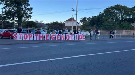 Nik Rabinowitz show sparks Gaza protest in Rondebosch