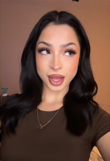 ashley (@ashleyy.suttonn)’s video of makeup tutorial