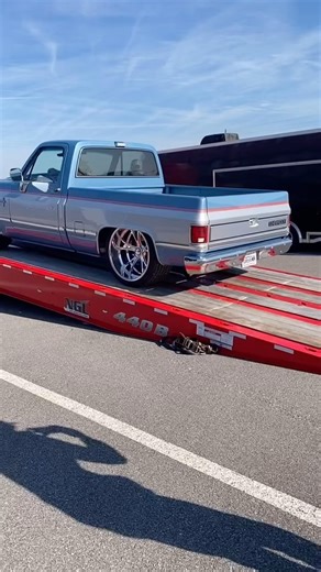 The things I’d do for a setup like this in my garage 😮‍💨 Just looking as good as it sounds 🔥🤘🏼 #streettrucks | Street Trucks