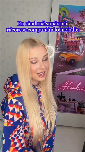 Nu va suparati pe mine… dar cand imi vin.. le dau😅 Fara gluma, toamna e sezonul meu 🍁🍂ma simt foarte inspirată perioada asta si am multa muzica de dat… De Craciun va pregatesc si un colaj de colinde originale, creatie proprie, pentru ca stiu ca v-ati dorit sa auziti asta de la mine🤎 Intre timp, dupa cum v-am promis, fiecare idee pe care o am o impartasesc cu voi 👌 Am piesa lansata de o saptamana “Iar ma-mbrac si iar ma duc”, joi lansez piesa pe folclor “ Rabda inima”, si probabil urmatoare 