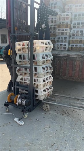 Portable forklift, 1-2m lifting height, 300kg load capacity.Compact and easy to use for construction and material handling. #PortableForklift #ConstructionEquipment #Helplift