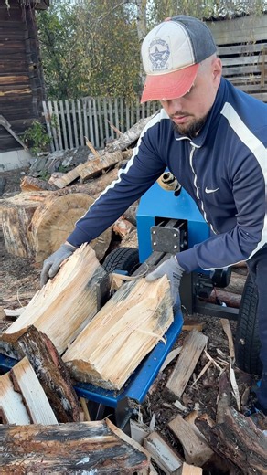 Not a big log splitter, but a big log. #wood #woodworking