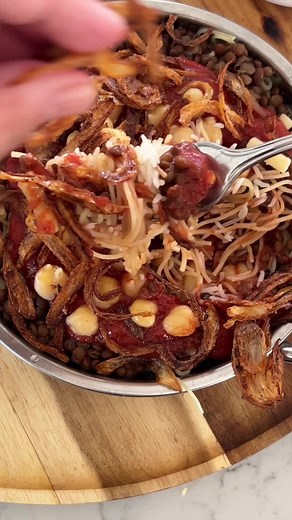 Delicious Koshary Recipe with Fried Onions and Spicy Tomato Sauce