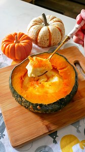 🍮 4 Ingredients Pumpkin Milk Pudding 🎃 It’s everything pumpkin season and this is the perfect way to enjoy it, with a warm silky pudding in a sweet pumpkin. 👌 Tastemade Maker | Link in Bio 👩🏻‍🍳 INGREDIENTS 🍮 1 pumpkin or kabocha 🍮 240ml whole milk 🍮 2 eggs 🍮 1 Tablespoon sugar (add more if you want sweeter) INSTRUCTIONS - Steam the pumpkin for 15 mins - Take out all the seeds - Put in the milk mixture - Steam for another 30 mins (this timing is the perfect silky texture for me) - Once 