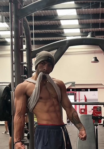 🍫… . . . . . #Gym #gymtok #gymrat #gymmotivation #gymlife #aesthetic #ectomorfo #fyp #frame