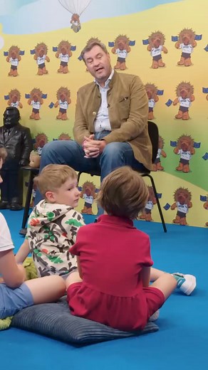 Könnt ihr euch noch an euren ersten Schultag erinnern? Ich hatte eine grüne Schultüte mit einer weißen Ente drauf. 😀 #Kinderinterview | Markus Söder