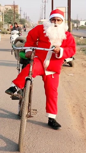 Indian Santa: The Struggle of Santa in India 😂