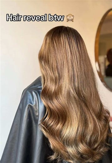 Seriously so obsessed with her new hair it looks so good on her!! The colour is so perfect and it looks so pretty! Also super excited about her new singing account 🤭🫶🏻 @Molly McCann @mollysingsalot @Molly mccann 💓 #mollymccann #edit #fyp #louellamccoy #viral