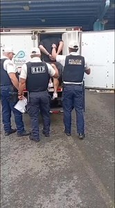 DELTA 5 CAE JEFE POLICIAL PENITENCIARIO La Policía Penitenciaria del centro penal La Reforma, detuvo a un funcionario policial de apellido Cascante Ávalos por tratar de introducir un teléfono celular, un chip y un cargador para celular. El decomiso fue efectuado cuando el funcionario policial al tratar de ingresar al centro, portaba en una de las bolsas del pantalón un envoltorio de tape negro, el cual contenía el celular, el chip y el cargador, por lo que de inmediato se procedió con el decomis