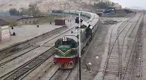 Pakistan Railways ❤️ Push & Pull ✌️ Bolan Mail express arrived at Mach railway station with both RGE-20 locos beautiful cruve and mountains of Balochistan ❤️ credit : Muhammad Haris | Railgari