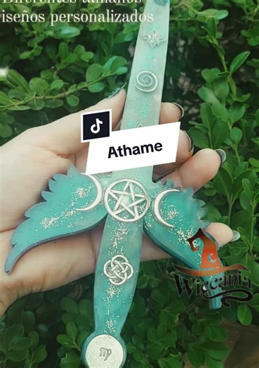 daga ceremonial. mira nuestro catálogo en WhatsApp 1131834615 (ventas en Argentina únicamente). diseños personalizados. #wiccania #wiccaniashop #athame #resina #resinart #daga