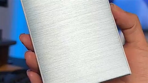 希捷Backup  便携硬盘，500GB大容量，USB 3.0高速传输，轻巧易携，适合学生和上班族日常文件备份，出差旅行也能轻松存储照片视频，稳定可靠。