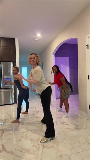 Get in there! 🎉 #momsoftiktok #dance #dancechallenge | dancing
