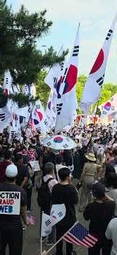 잠실 송파 개표소에 등장한 거대한 태극기 물결