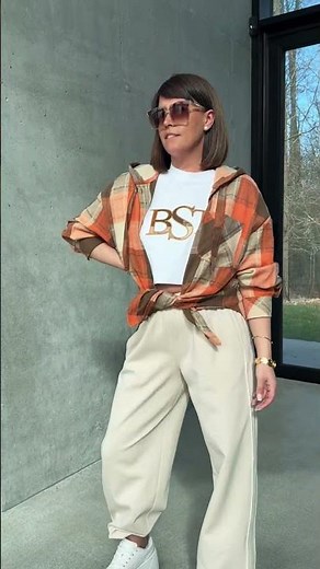Koszula w kratę i basicowe koszulki – zestaw, który rotuje | Bastet Fashion