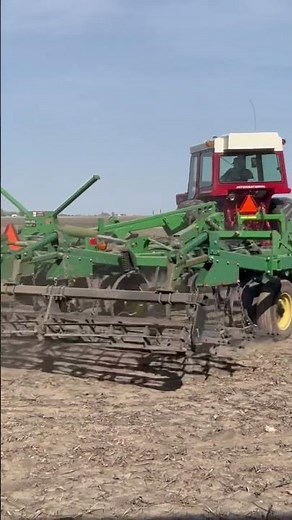 International 1566 pulling a John Deere 726 mulch finisher