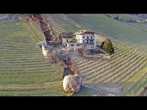 10 Massive Rockfalls Caught on Camera