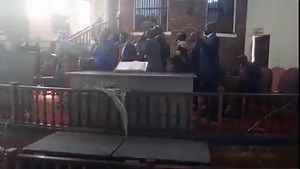 So yeah what a moment as Mrs Namatai Chinyerere Chitima teamed up perfectly 🥰 with Marimba aJehovha Gospel Singers on this hymnal classic Hupenyu Hwangu Nemasimba at the Cranborne UMC Easter Revival . Dohwa 🔥 | Dzotnet International