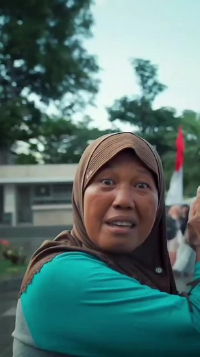 Indonesian Lady wants foreigner to marry an Indonesian woman in Jakarta. #ramadan #jakarta #indonesia
