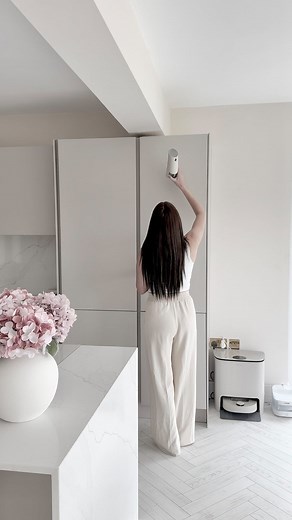 Gemma Markland on Instagram: "#ad It’s time to refill my Air Wick 24/7 Active Fresh Autospray so I headed to @tescofood to pick up some of these gorgeous Air Wick X Stacey Solomon Morning Meadow scent refills! 🙌🏼 I love how these automatically disperse fragrance into the room at regular intervals and each refill lasts up to 70 days* (*based on lowest setting) and the scent has beautiful notes of fresh jasmine and green apple 🍏😍 Available now at @tescofood 🌸 @airwickuk #breathoffreshairwick