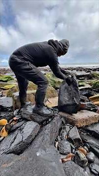 Whilst Fossil Hunting we came across a HUGE fresh shale landslide! 🏝️