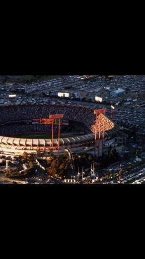 October 17, 1989- Game 3 of the World Series was just about to start at San Francisco's Candlestick Park, as a 6.9 earthquake suddenly rocks Northern California / #mlb #baseball #history #baseballtiktoks #80s #sfgiants #oaklandathletics #worldseries #1989 #baseballtiktok #giants #abc #news #sanfrancisco #earthquake #rip