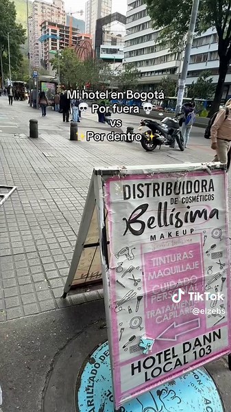 Hotel Dann Avenida 19 Por fuera parece un hotel tradicional, pero miren lo que encontré por dentro del Hotel Dann Avenida 19 en Bogotá 🇨🇴✨ 📍 Dirección: Avenida 19 #5-72, Bogotá. 💰 Precios aproximados: Desde $120.000 por noche en habitaciones estándar, dependiendo de las fechas y disponibilidad. Las habitaciones superiores pueden superar los $200.000. 🍳 Restaurante: Puedes desayunar y almorzar o cenar dentro del hotel. Algunos precios de referencia: 🍔 Hamburguesa: $29.000 🍝 Pasta carbonara